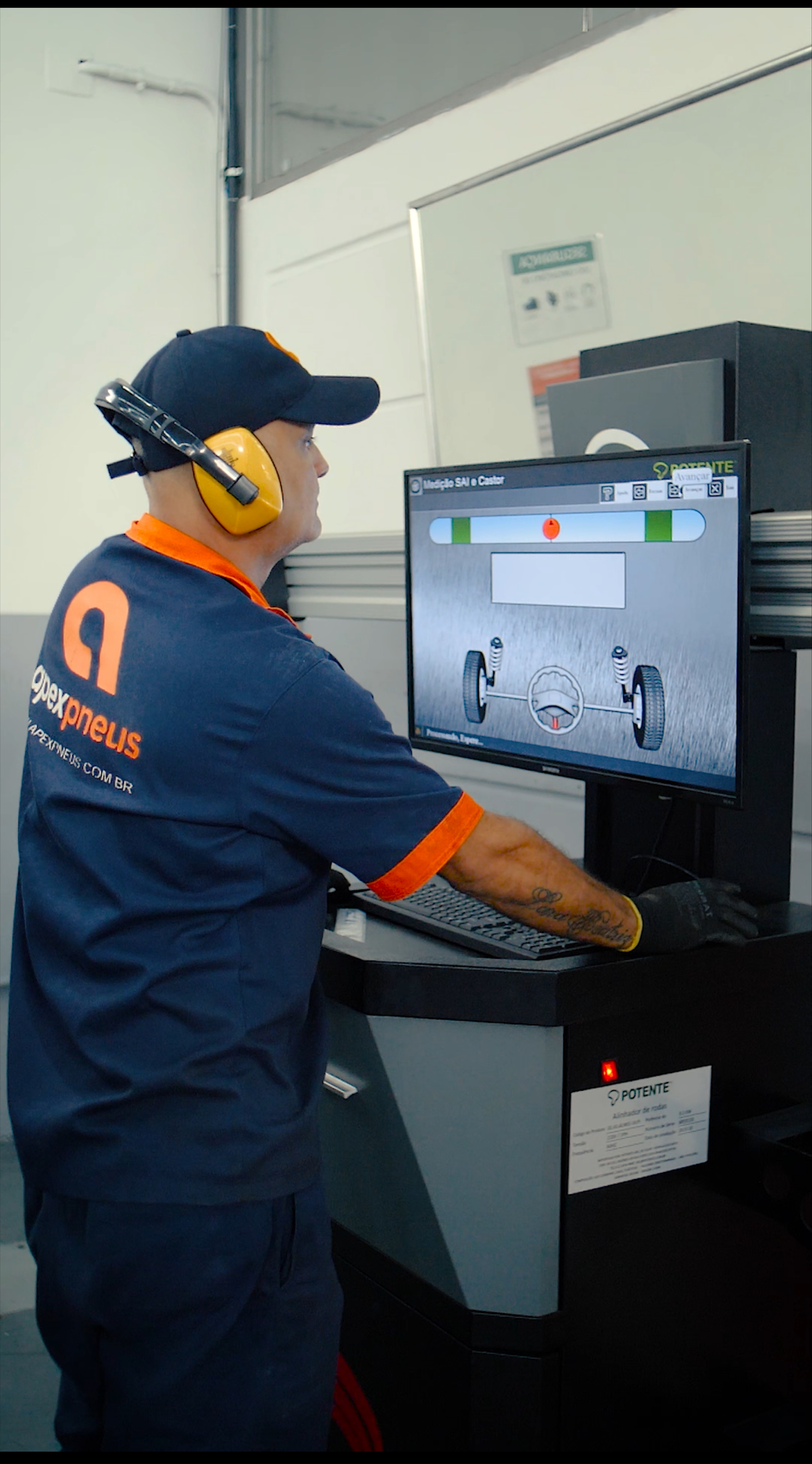 Tecnologia de alinhamento 3D computadorizado de alta precisão na Apex Pneus